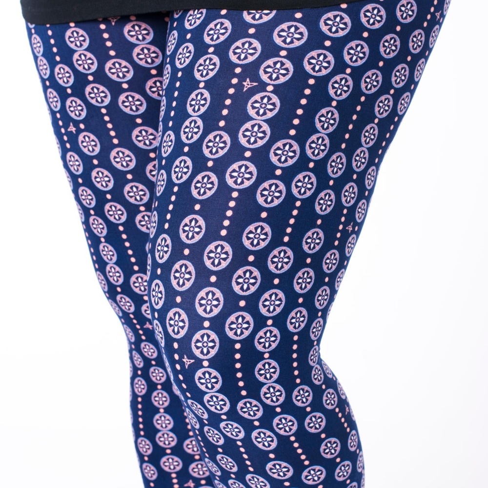 BNWT SweetLegs “Wallflower” Petite Size (Fits most 00-6) full length leggings